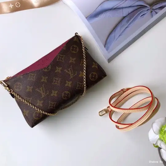 PALLAS Louis Vuitton CHANELUTCH 0520